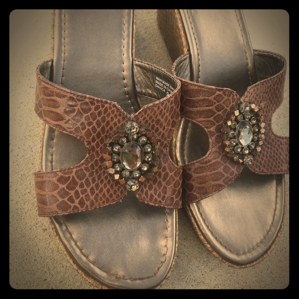 YELLOW BOX wedges